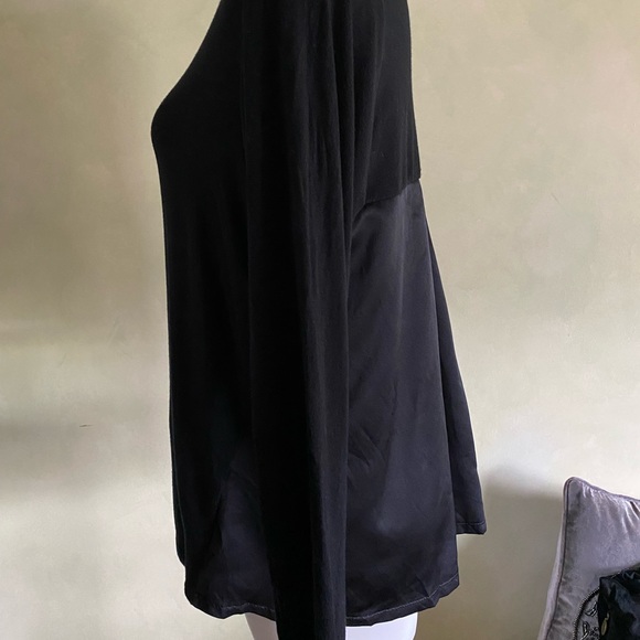 Black two toned top - Picture 2 of 3